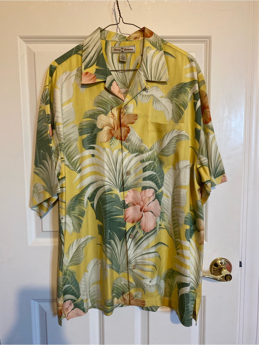 Tommy Bahama silk Hawaiian button up tropical floral shirt mens size medium